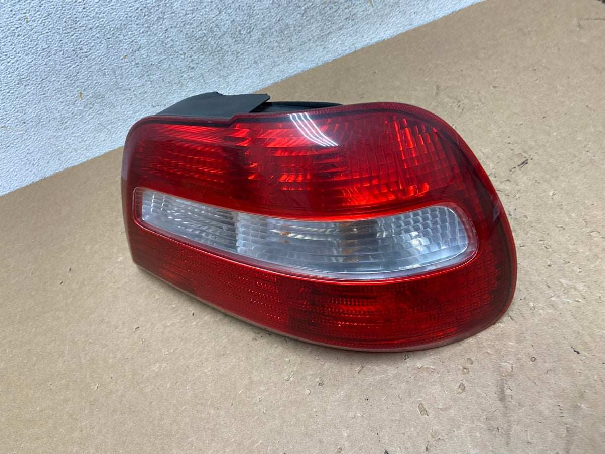 2001 to 2004 Volvo S40 Right Passenger RH Side Tail Light AI3662 LK1