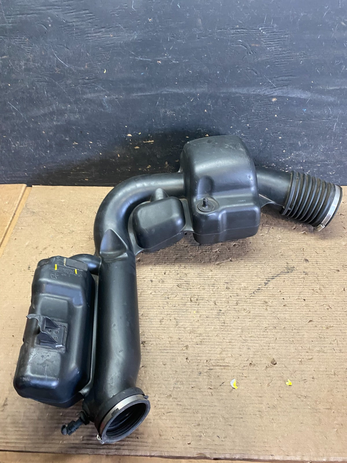 2011 - 2013 Dodge Durango 3.6L Resonator Air Intake Tube S3547 DG7