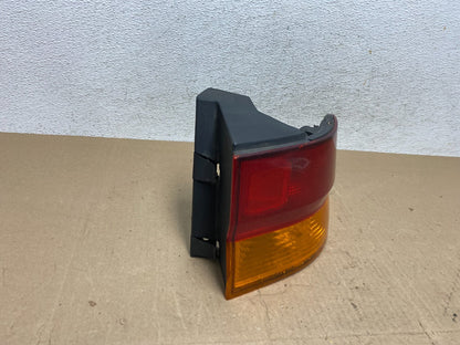 2002 2003 2004 Honda Odyssey Right Passenger Side Tail Light AE6760 DW2