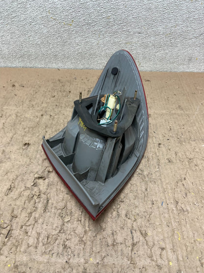 2003 to 2005 Toyota Corolla Left Driver Lh Side Tail Light Y4827 PS5