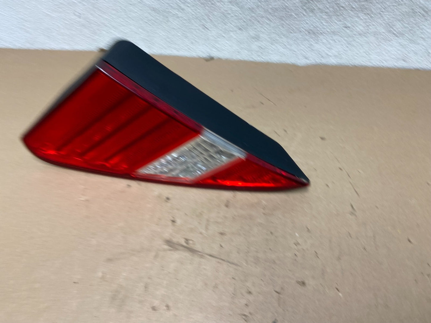 2004 to 2006 Lexus LS430 Left Driver Side Tail Light Inner AG34041