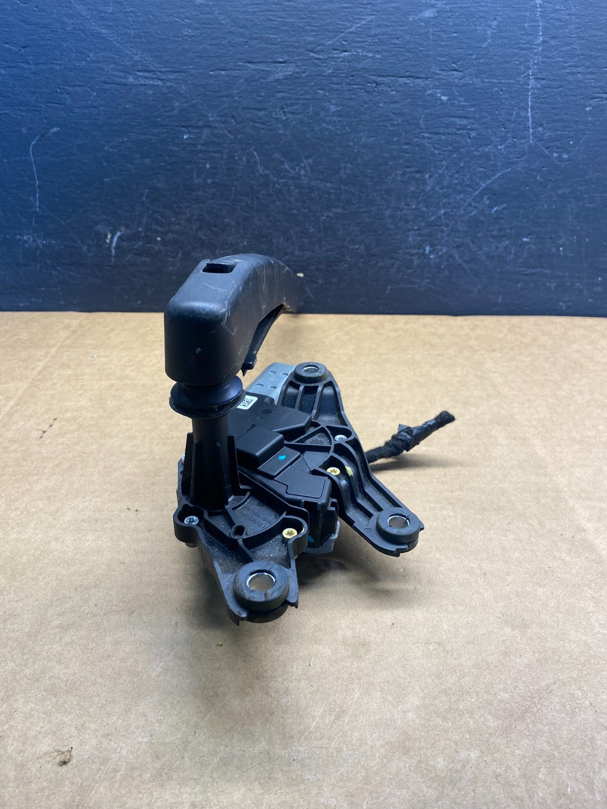 2020 to 2023 Ford Explorer Rear Windshield Wiper Motor ad7468 DG4