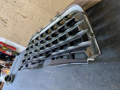 2008 to 2010 Chrysler Town & Country Front Upper Grill Grille Oem T0112 DG5
