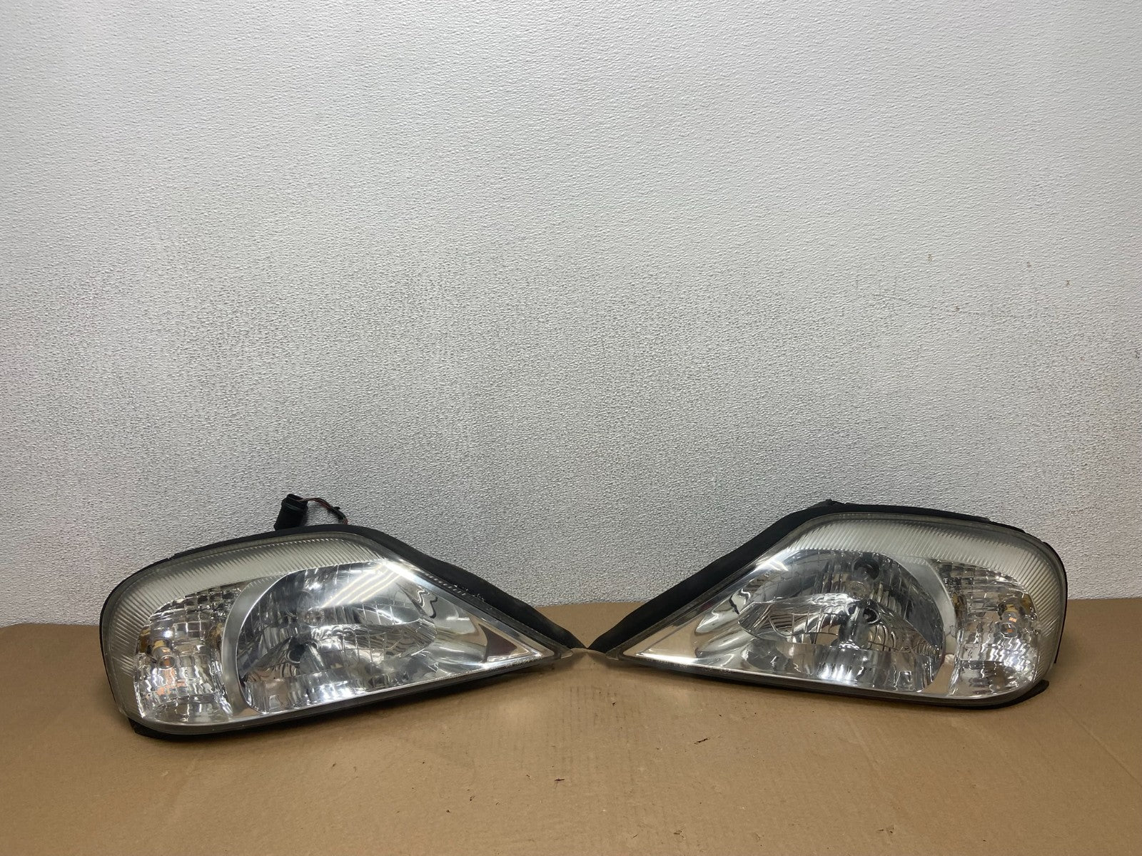 2000 to 2005 Mercury Sable Left+Right Side Set Halogen Headlights AB6122 DW0