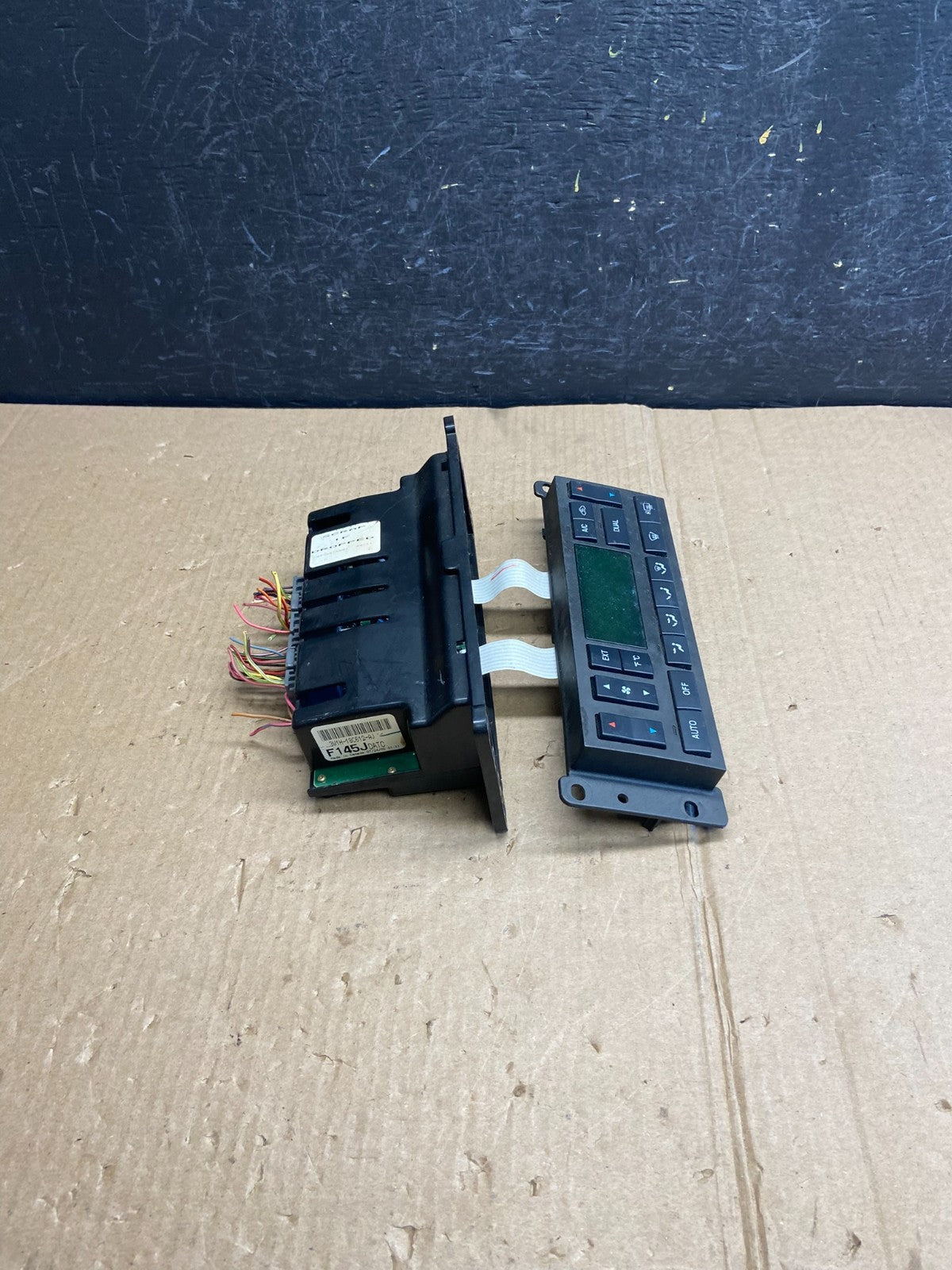 2003 to 2006 Lincoln Town Car Climate Control Panel ae4266 DG1