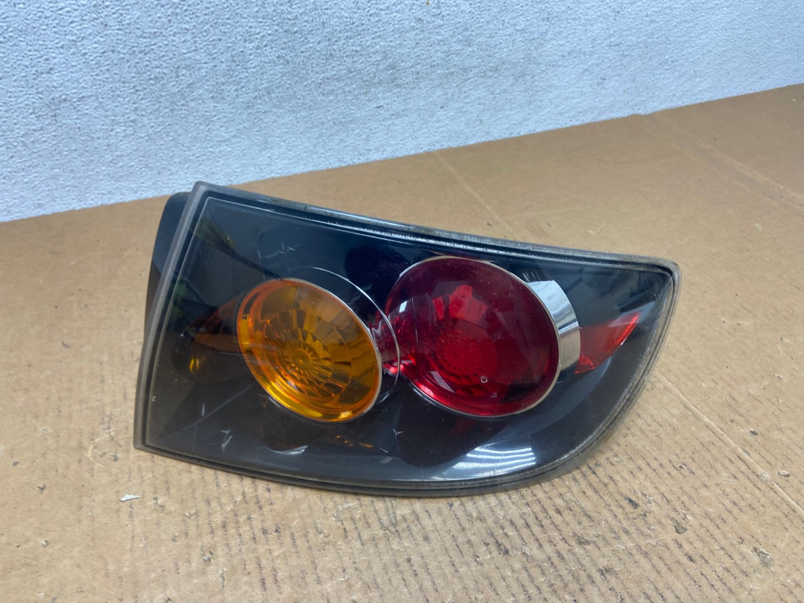 2004 2005 Mazda 3 Right Passenger RH Side Tail Light AE0347 LK0