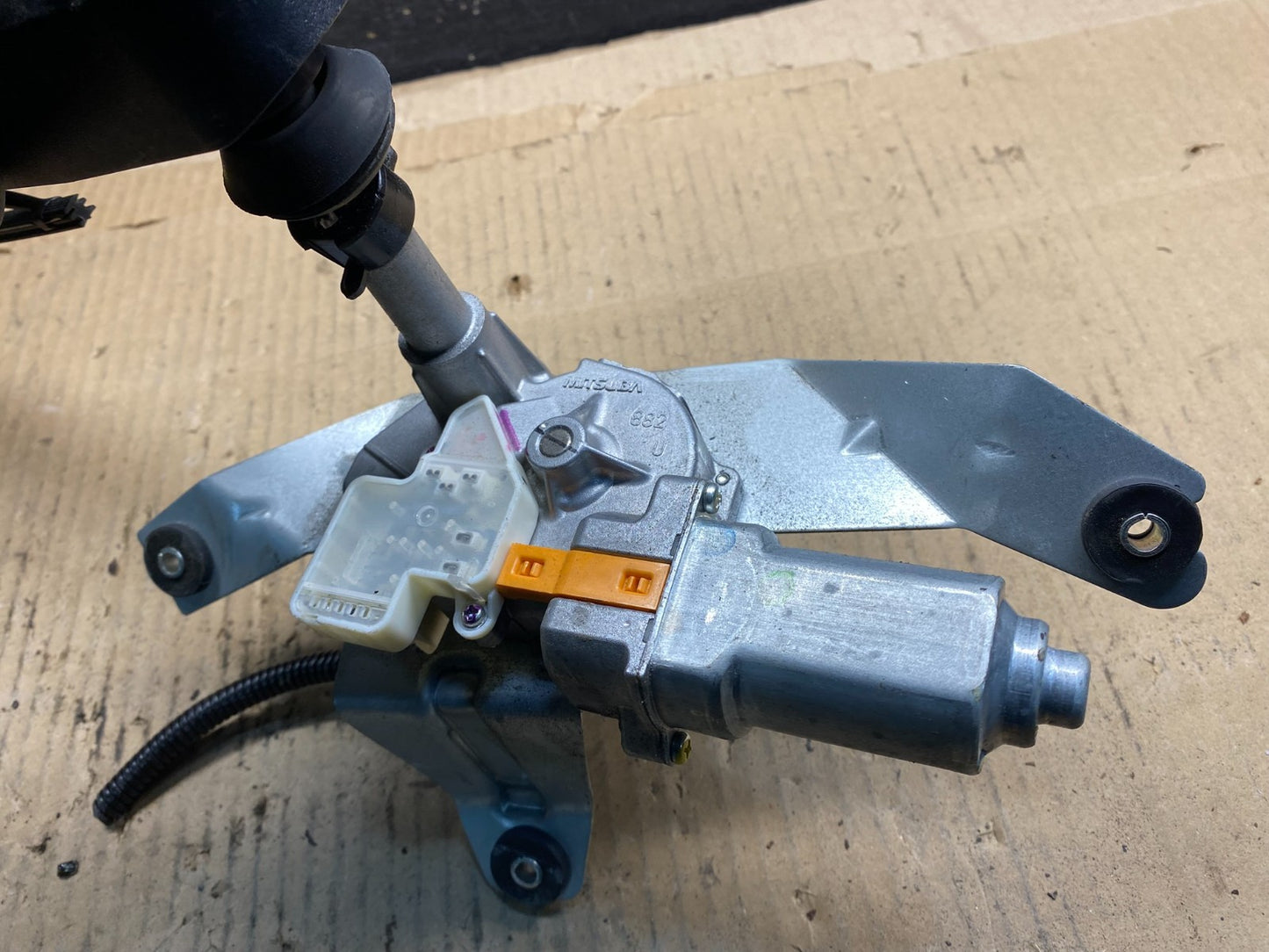2010-2017 Chevrolet Equinox Rear Glass Windshield Wiper Motor y1372 DG3