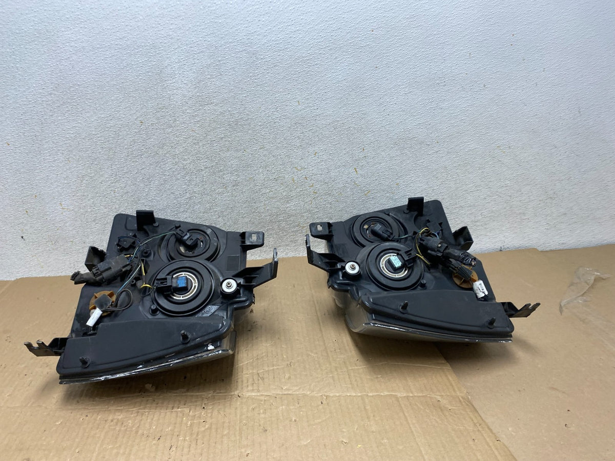 2007 to 2013 Chevrolet Suburban Tahoe Left+Right Set Headlights AI1274 DW10