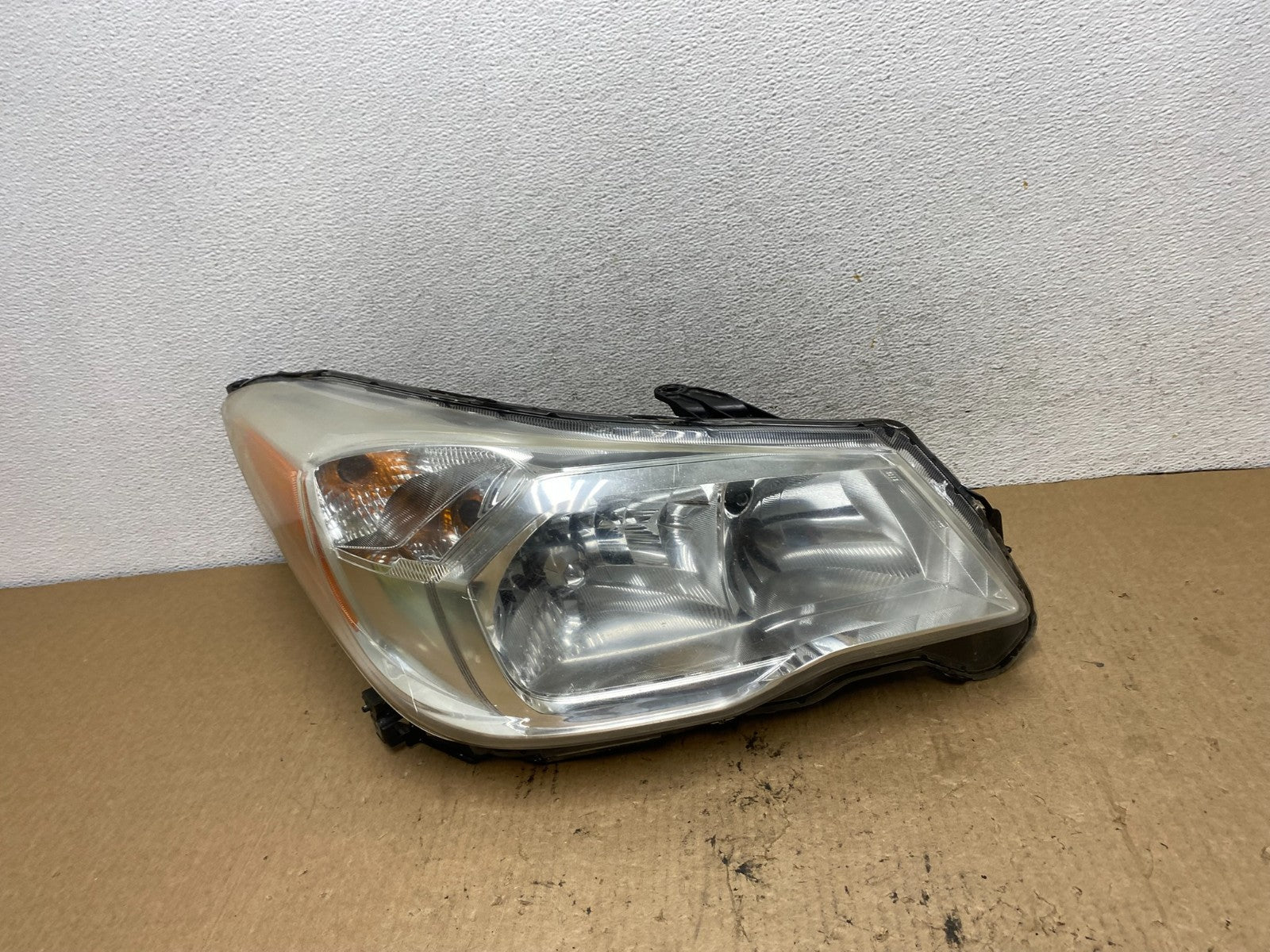 2014 to 2016 Subaru Forester Right Passenger Headlight Halogen AG2370 DW0