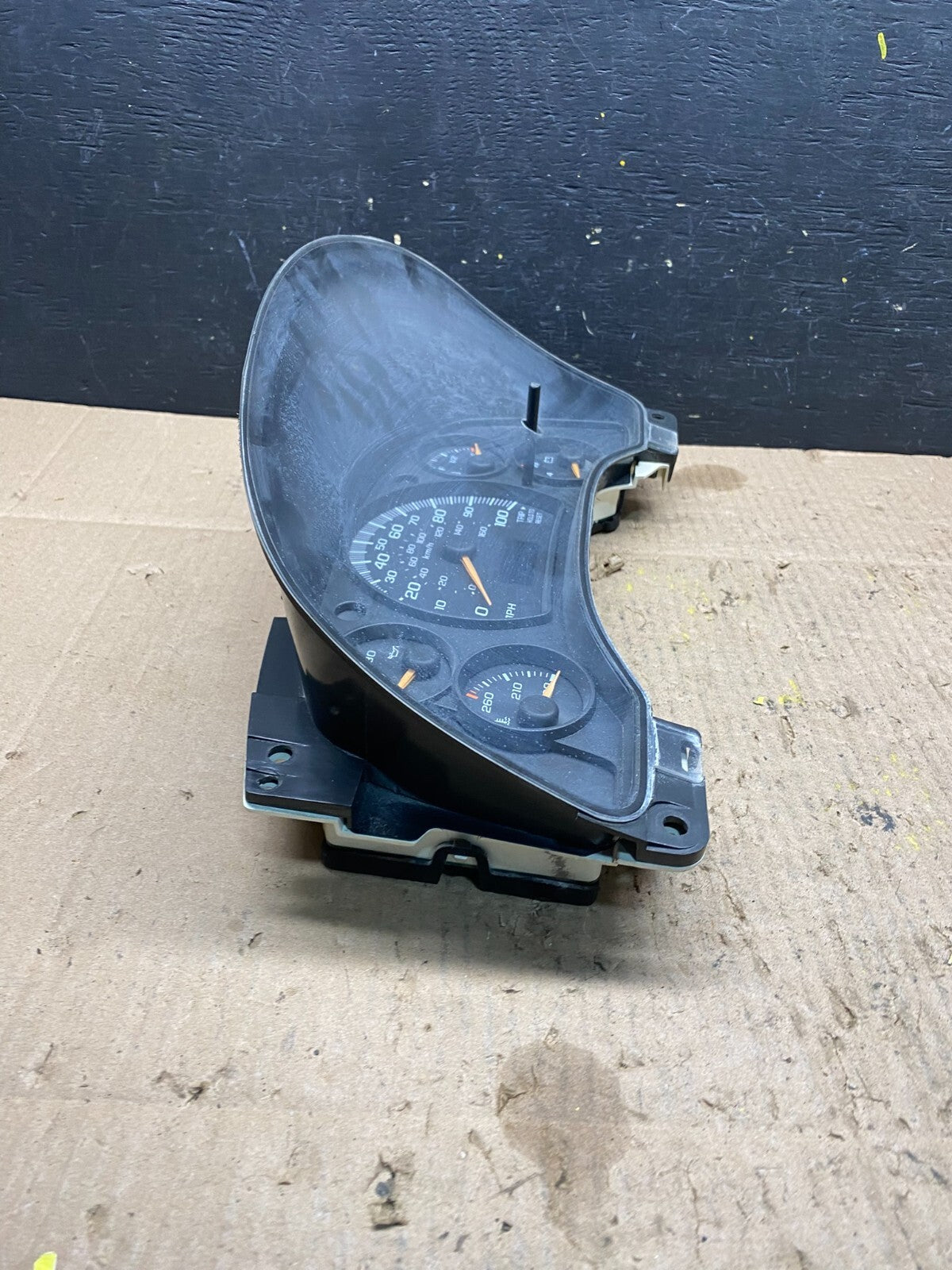 2004 to 2007 Chevrolet Express Speedometer Cluster Gauge M8323 PS1
