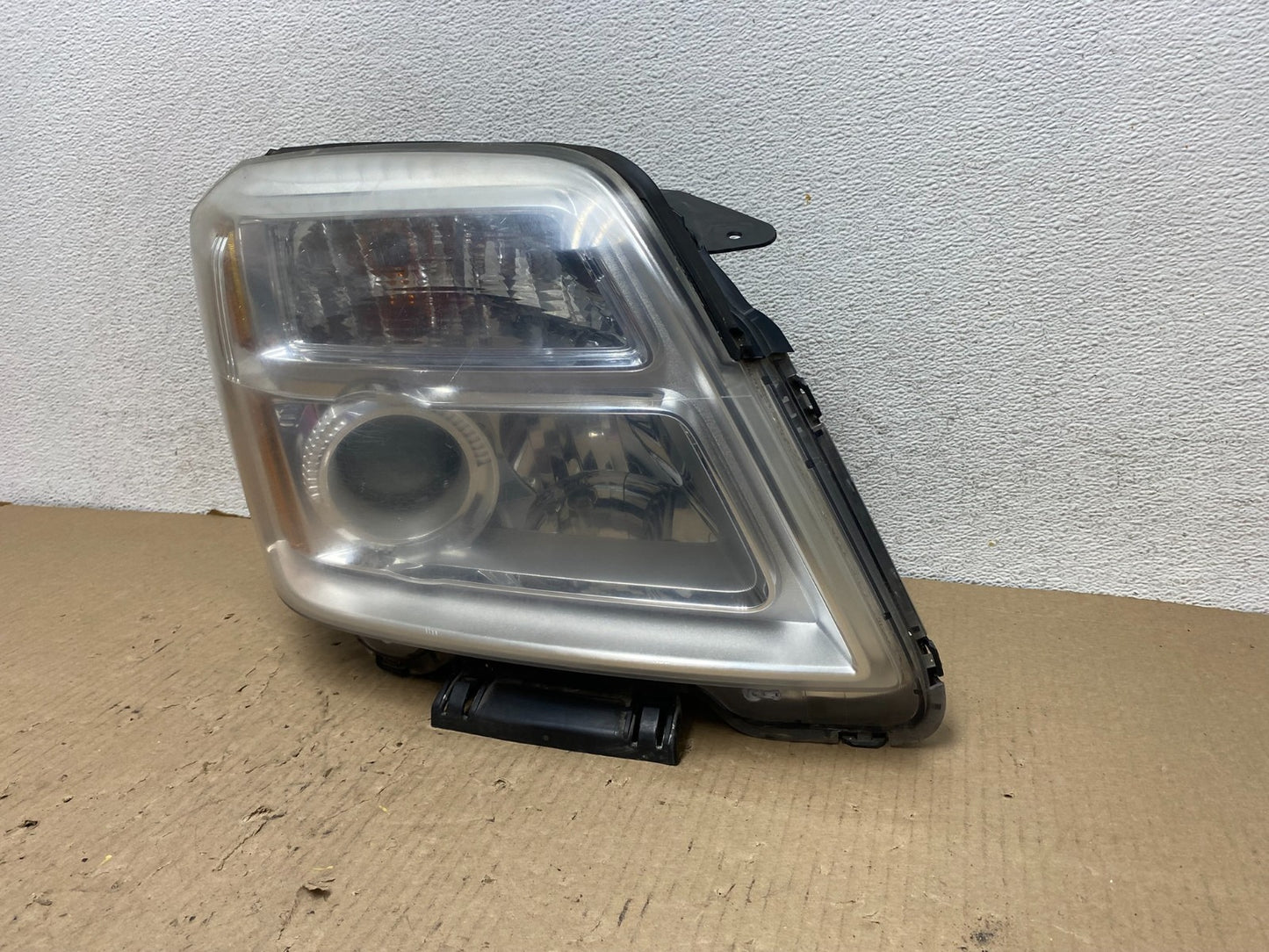 2010 to 2015 GMC Terrain Halogen Passenger Right Rh Side Headlight AG8020 DW1