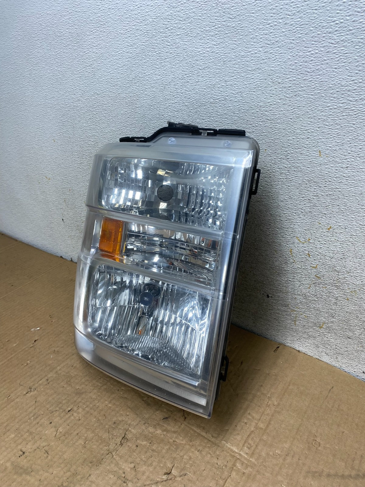 2008-2014 Ford Econoline E150 E250 E350 Right Passenger Headlight AI8190 DW1
