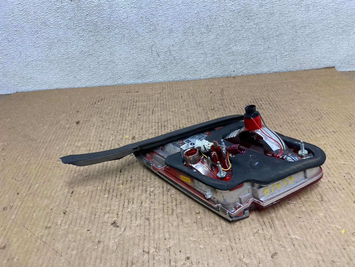 2009 - 2012 Bmw 7-Series F01 F02 750i Left Driver LH  Inner Tail Light G18386