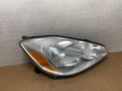 2004-2005 Toyota Sienna Right Passenger Halogen Headlight OEM AA1611 DW0
