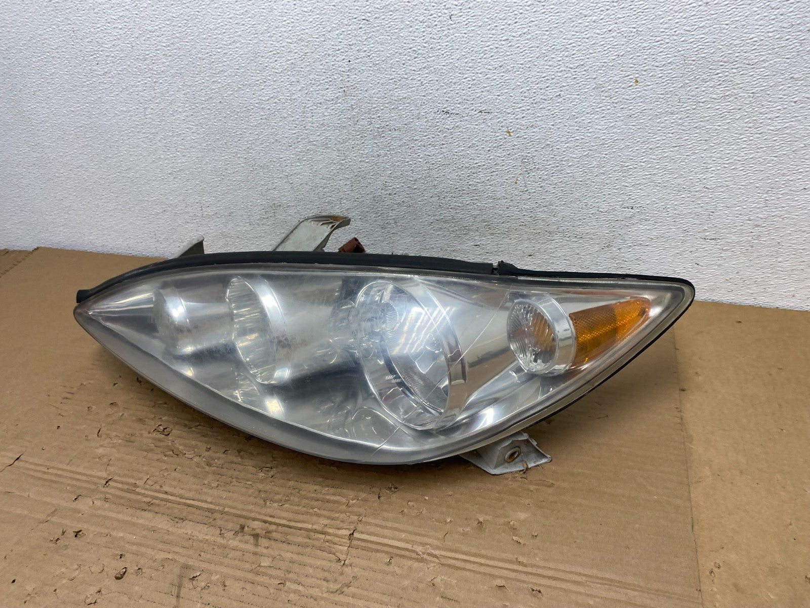 2005 to 2006 Toyota Camry Left Driver LH Halogen Headlight AD4338 DW1