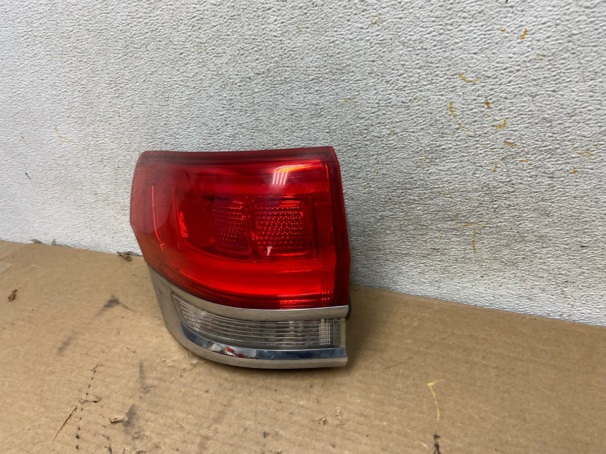 2014 - 2018 Jeep Grand Cherokee Left Driver LH Side Tail Light A4325 LK2