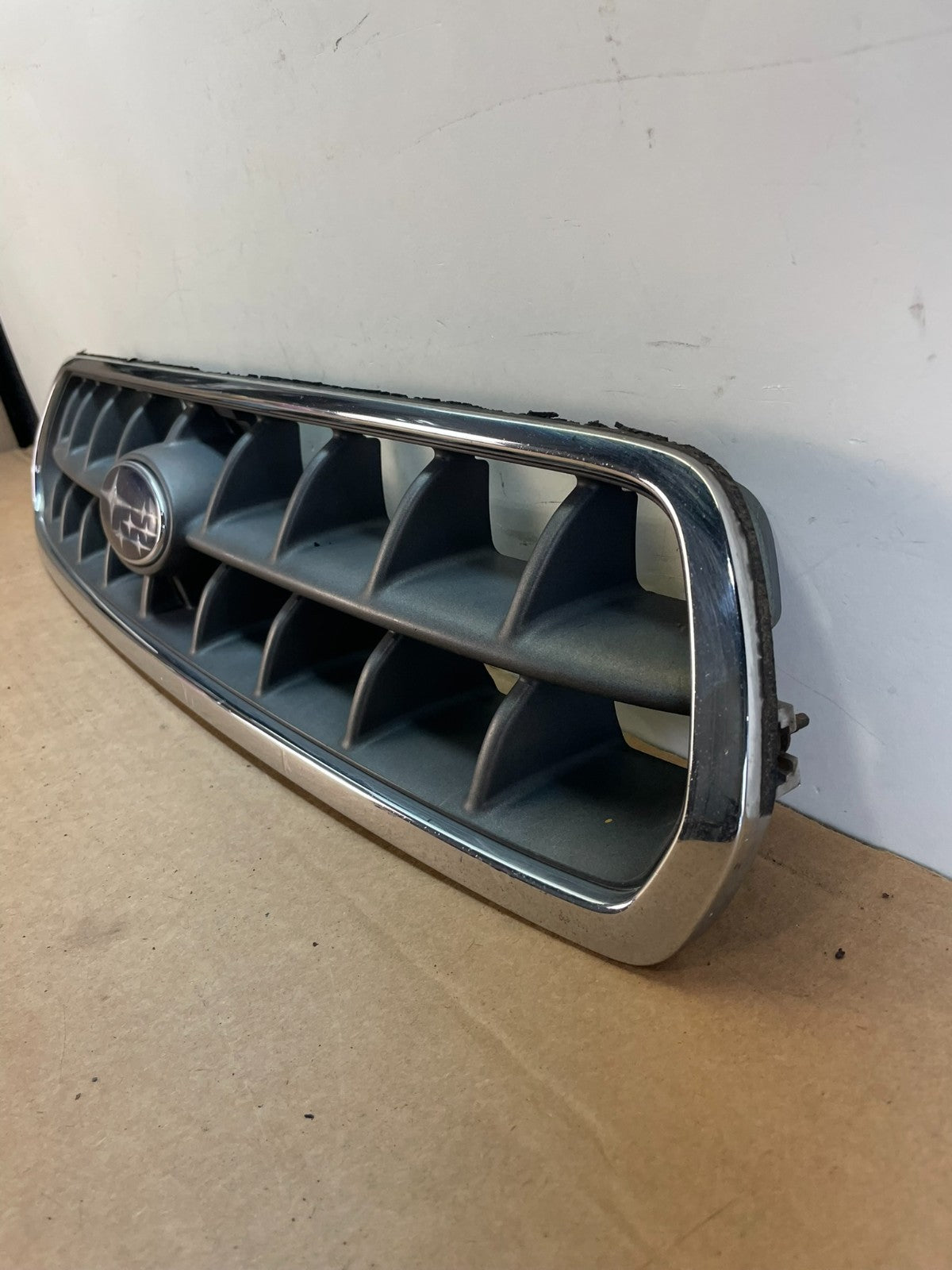 2000 to 2002 Subaru Legacy Outback Grill Grille AG0902 DG1