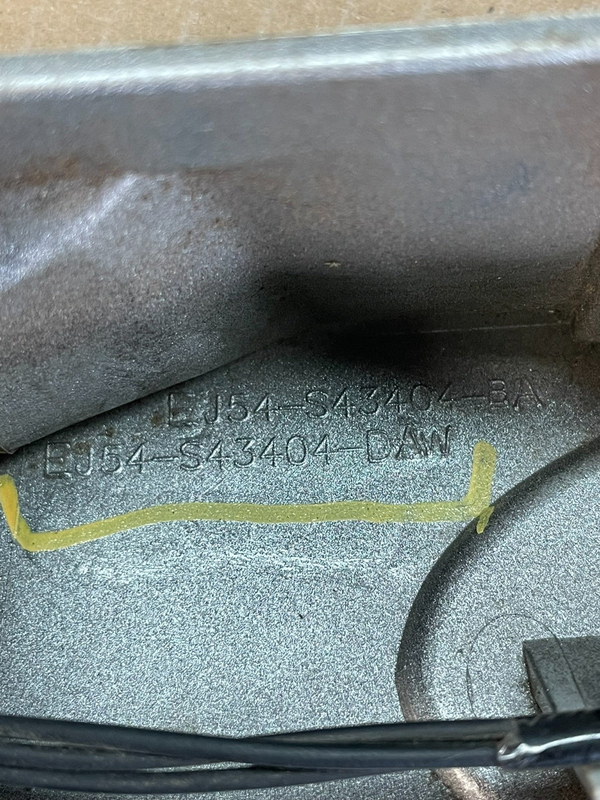 2013 to 2016 Ford Escape Rear Trunk Molding with Camera ae3422 DG7