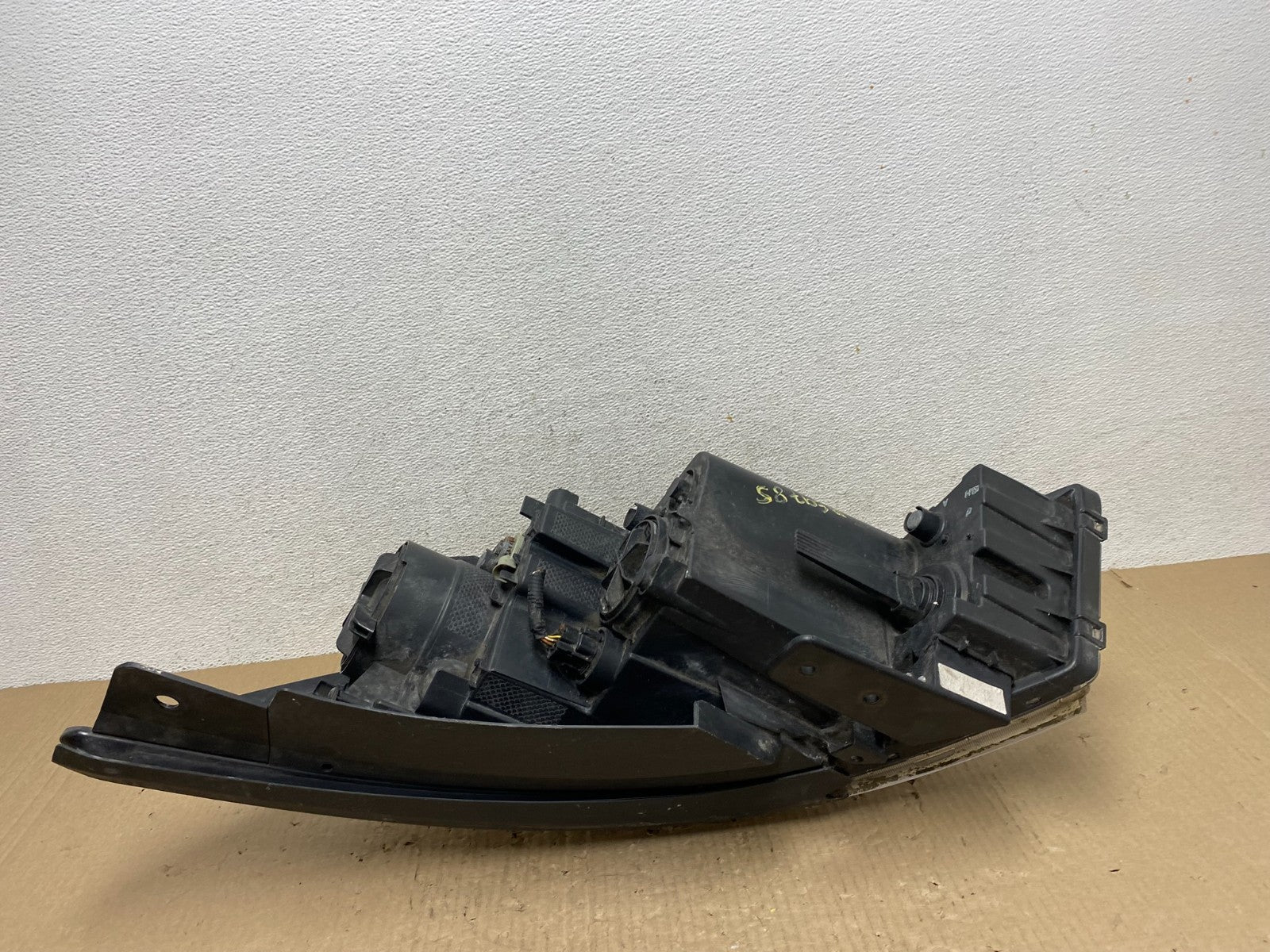 2015-2018 Kia Sedona Right Passenger RH Side Headlight Halogen AE9785 DW6