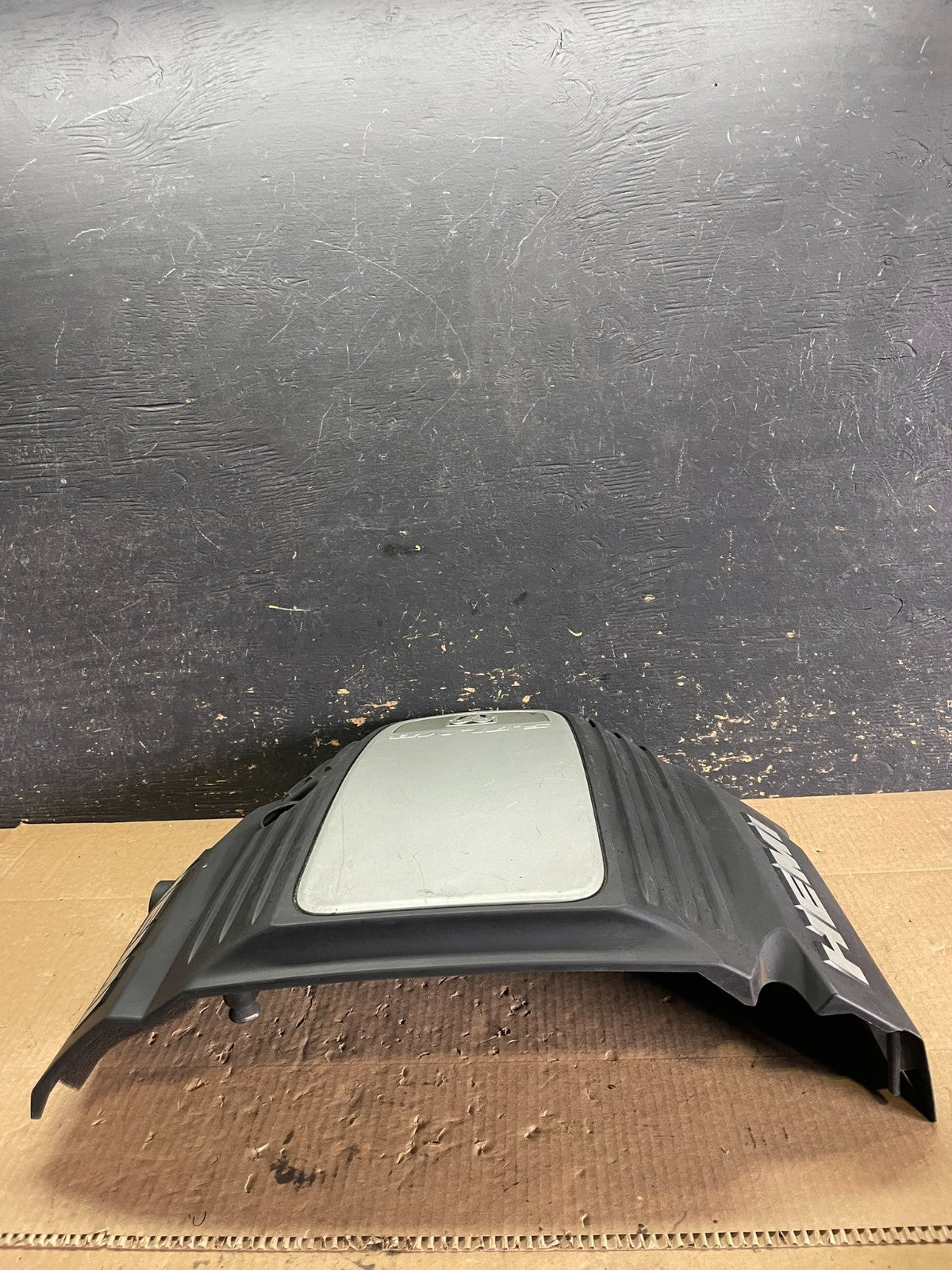 2005 to 2010 Chrysler 300 5.7L V8 Hemi Engine Motor Cover OEM AA6146 DG4
