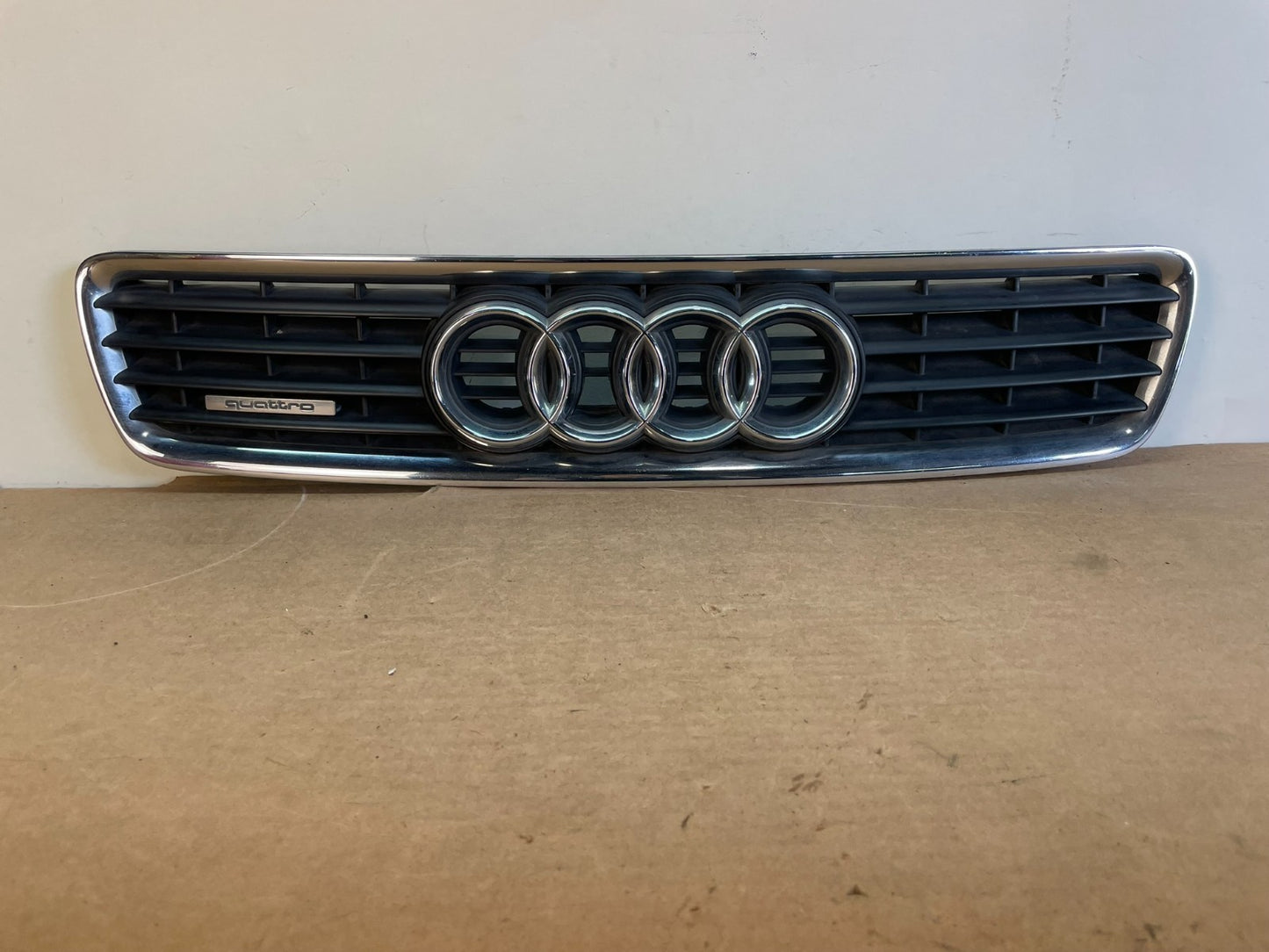 2000 to 2002 Audi A4 Upper Front Grill Grille ag0865 DG0