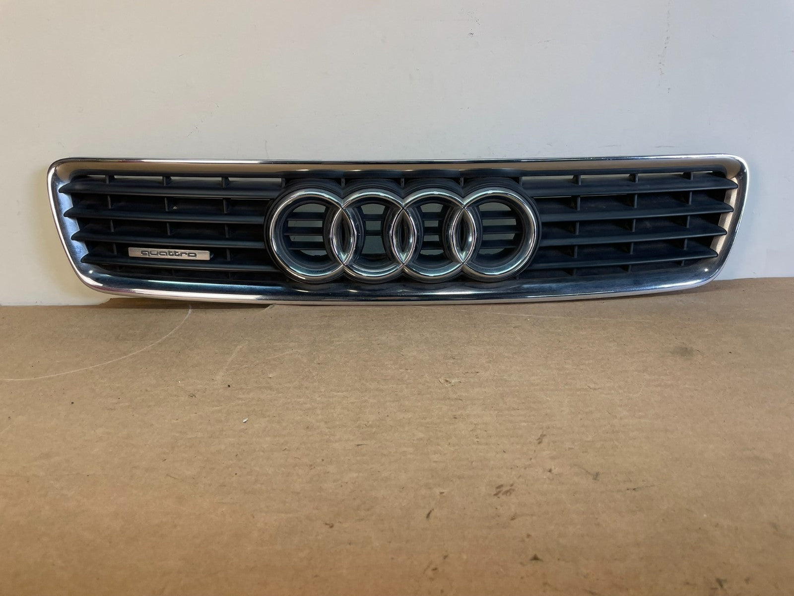 2000 to 2002 Audi A4 Upper Front Grill Grille ag0865 DG0