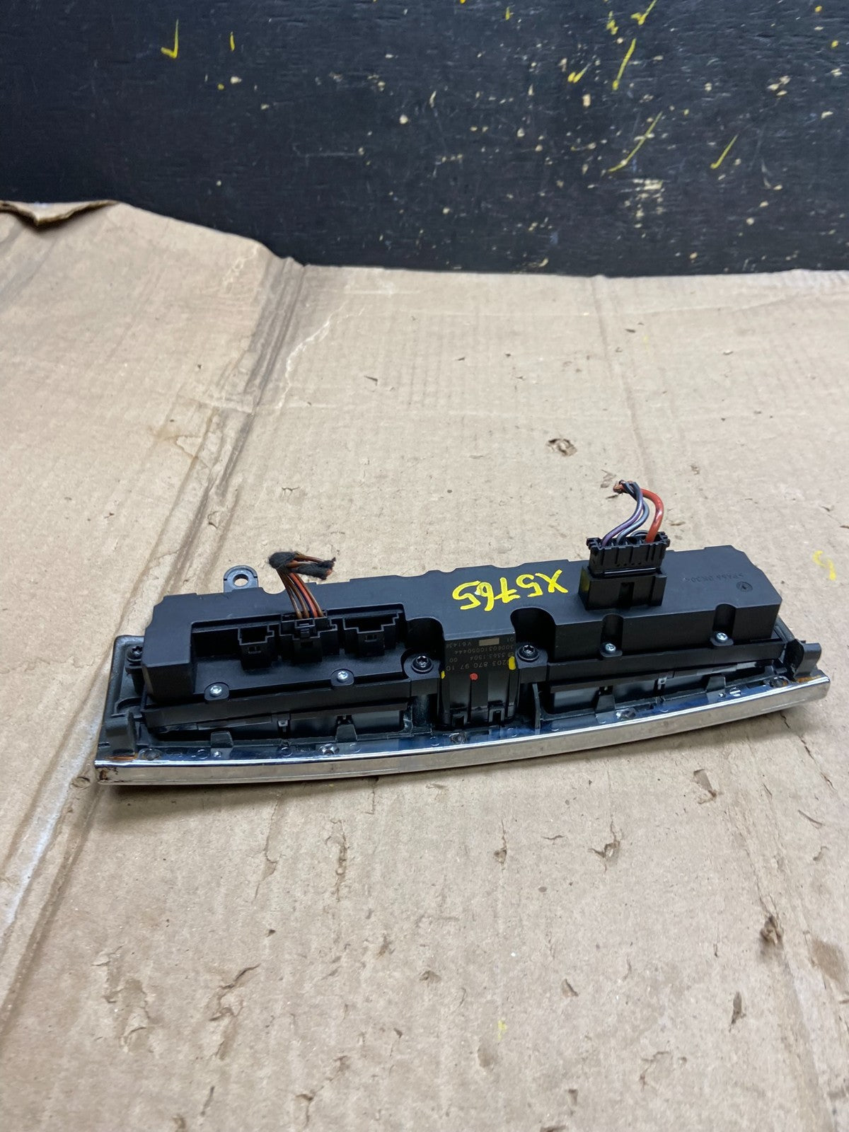 2005 - 2007 Mercedes C230 C240 Center Console Switch Control Unit X5765  DG4