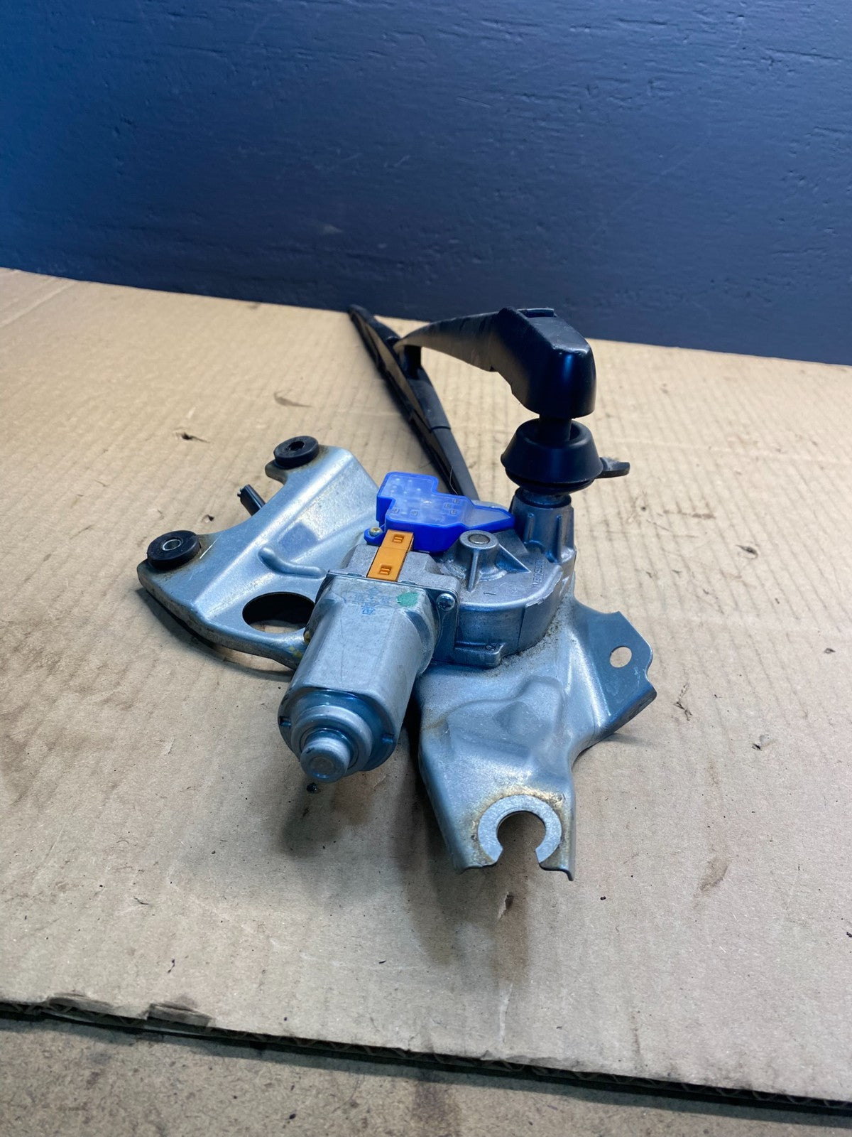 2010 to 2014 Subaru Legacy Outback Rear Wiper Motor AB41874