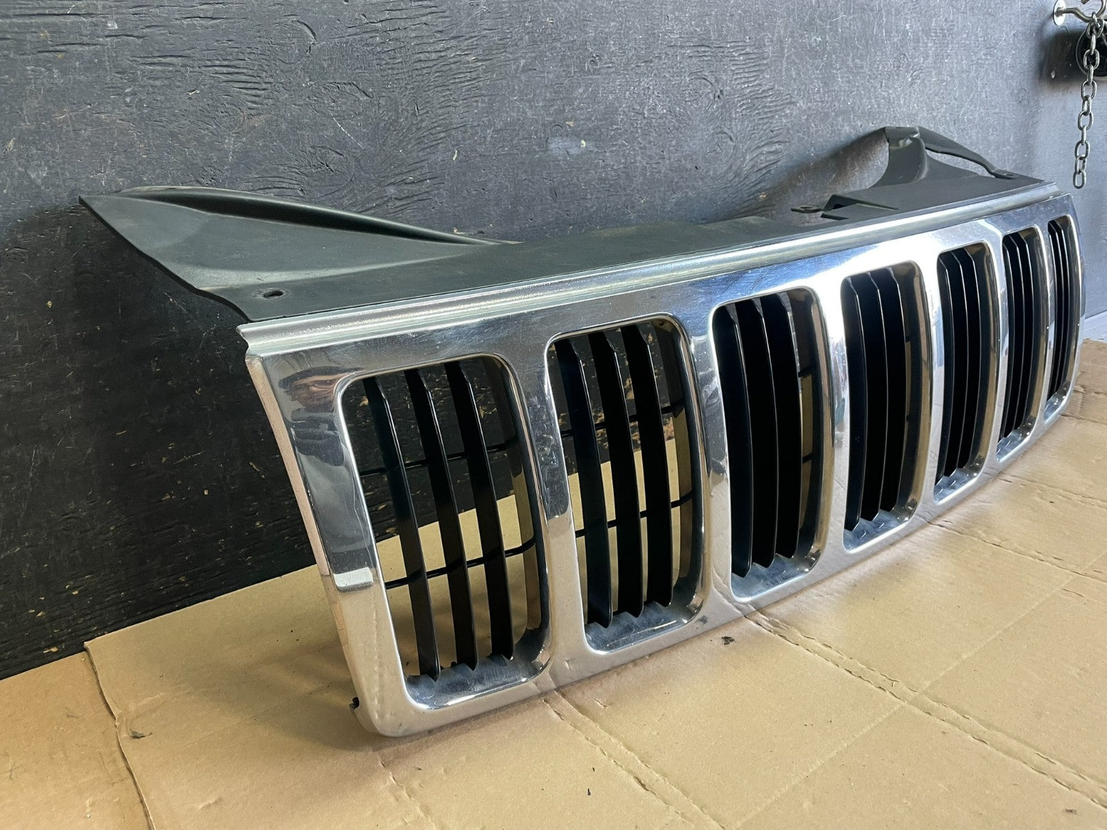 2005 2006 2007 Jeep Grand Cherokee Front Upper Grill Grille OEM aa8818 DG1