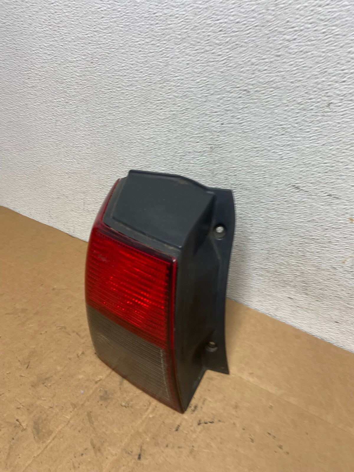 2006-2010 Mitsubishi Endeavor Left Driver Lh Tail Light AD5147 LK1