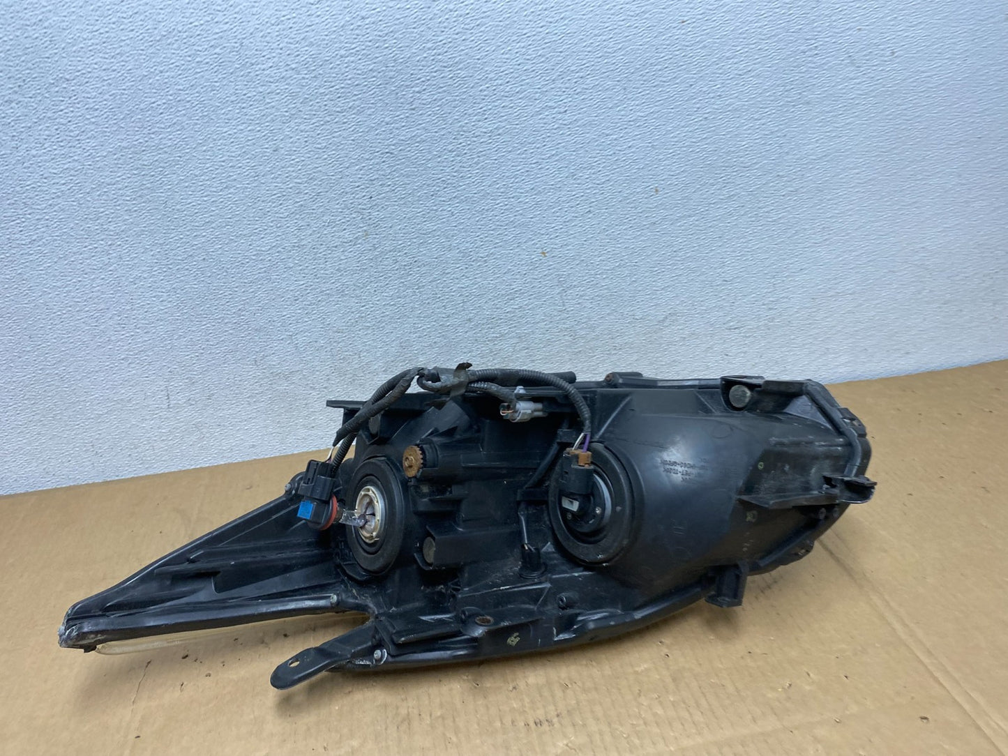 2010 - 2011 Toyota Prius Right Passenger Rh Blue Halogen Headlight AD0941 DW5