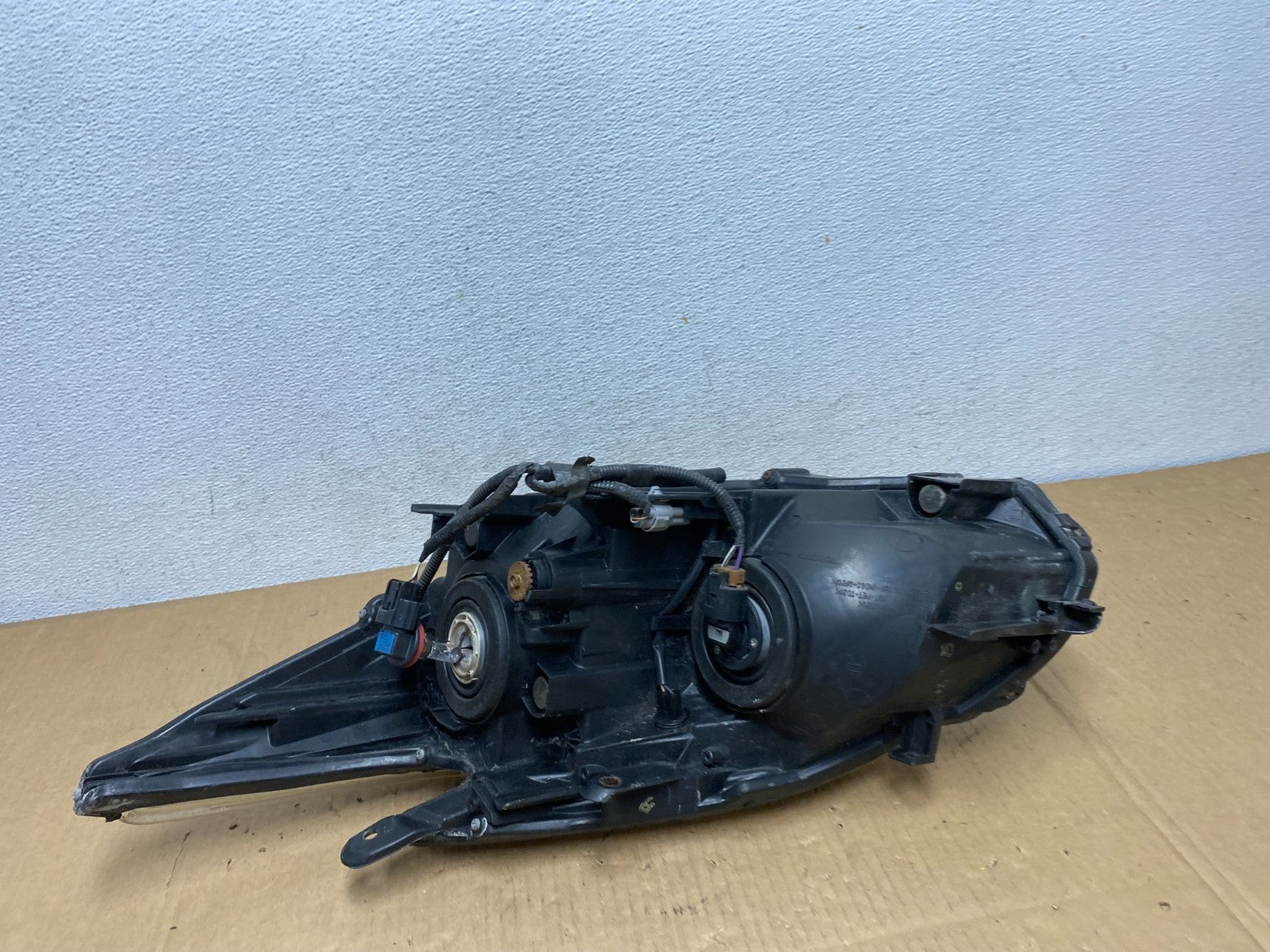 2010 - 2011 Toyota Prius Right Passenger Rh Blue Halogen Headlight AD0941 DW5