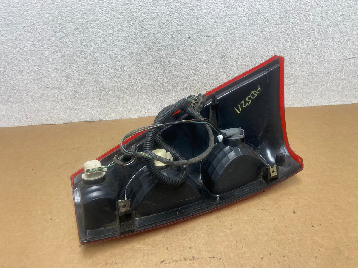 2002 - 2006 Chevrolet Avalanche Right Passenger Rh Side Tail Light AD5211 LK4