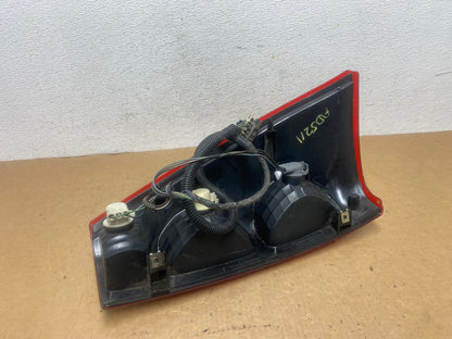 2002 - 2006 Chevrolet Avalanche Right Passenger Rh Side Tail Light AD5211 LK4