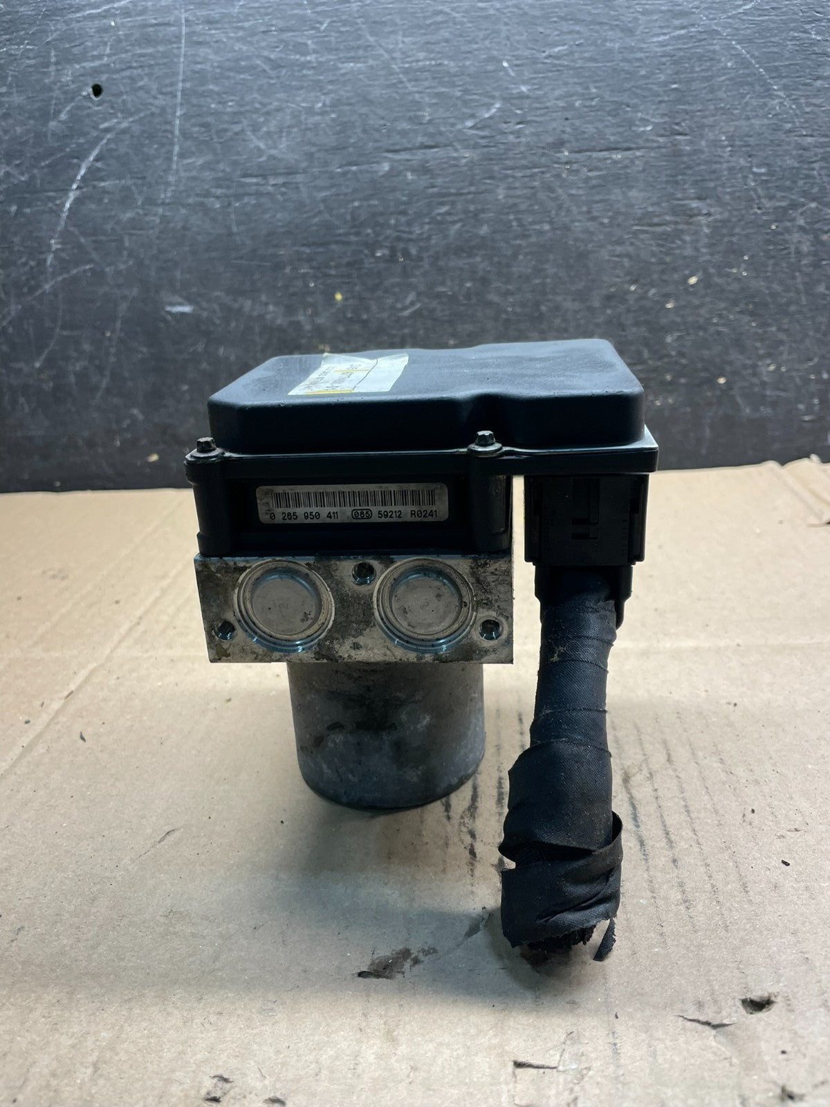 2004 to 2007 BMW 525i ABS Anti-Lock Brake Pump 6774000-01 V1978 DG2