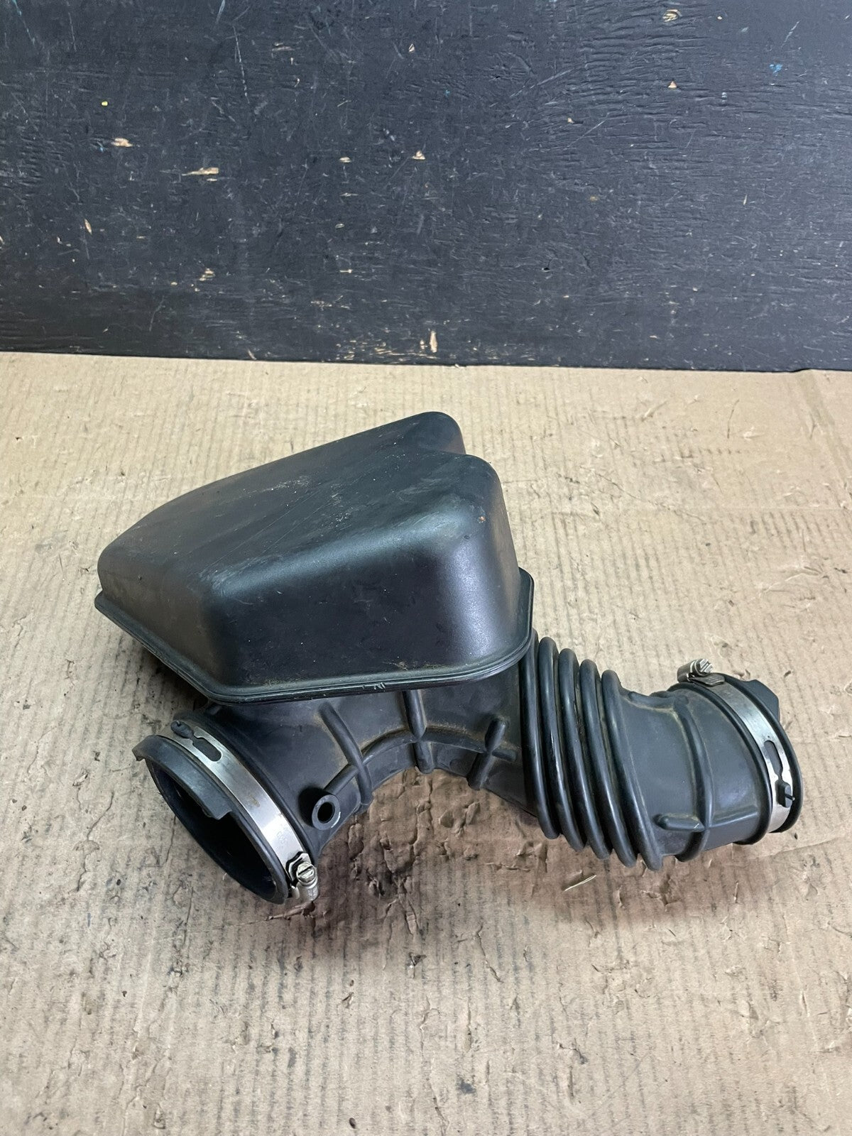 2007 to 2010 Lincoln MKX 3.7L Air Cleaner Box Resonator OEM M6091 DG3