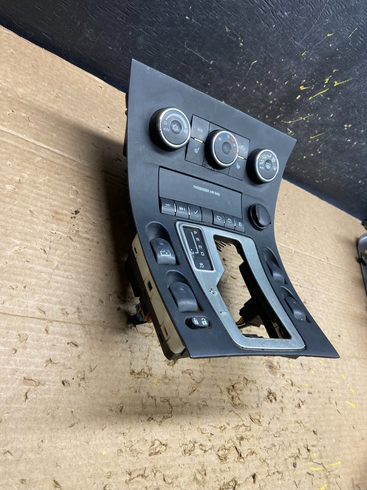 2007-2009 Suzuki  Vitara Gear Shift Panel Bezel Center Climate Control W3335 DG1