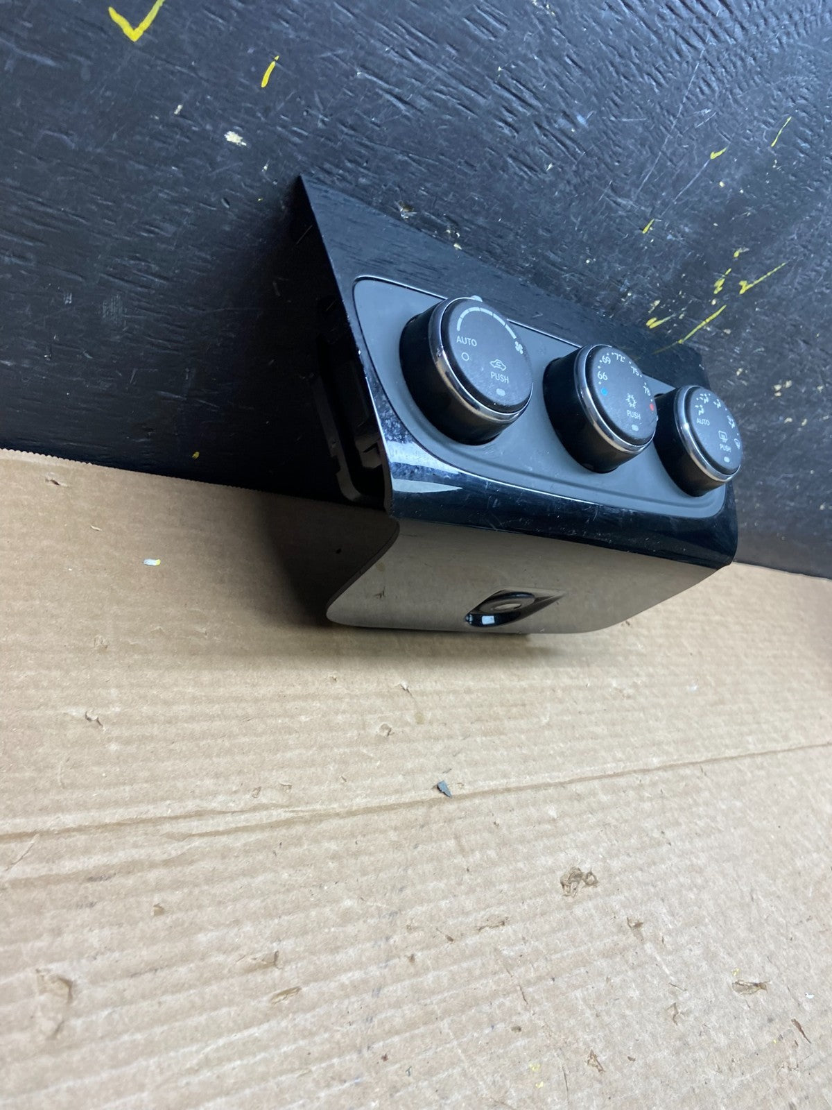 2011-2014 Chrysler 200 Heater AC Climate Switch Temperature Control OEM w1744 DG2