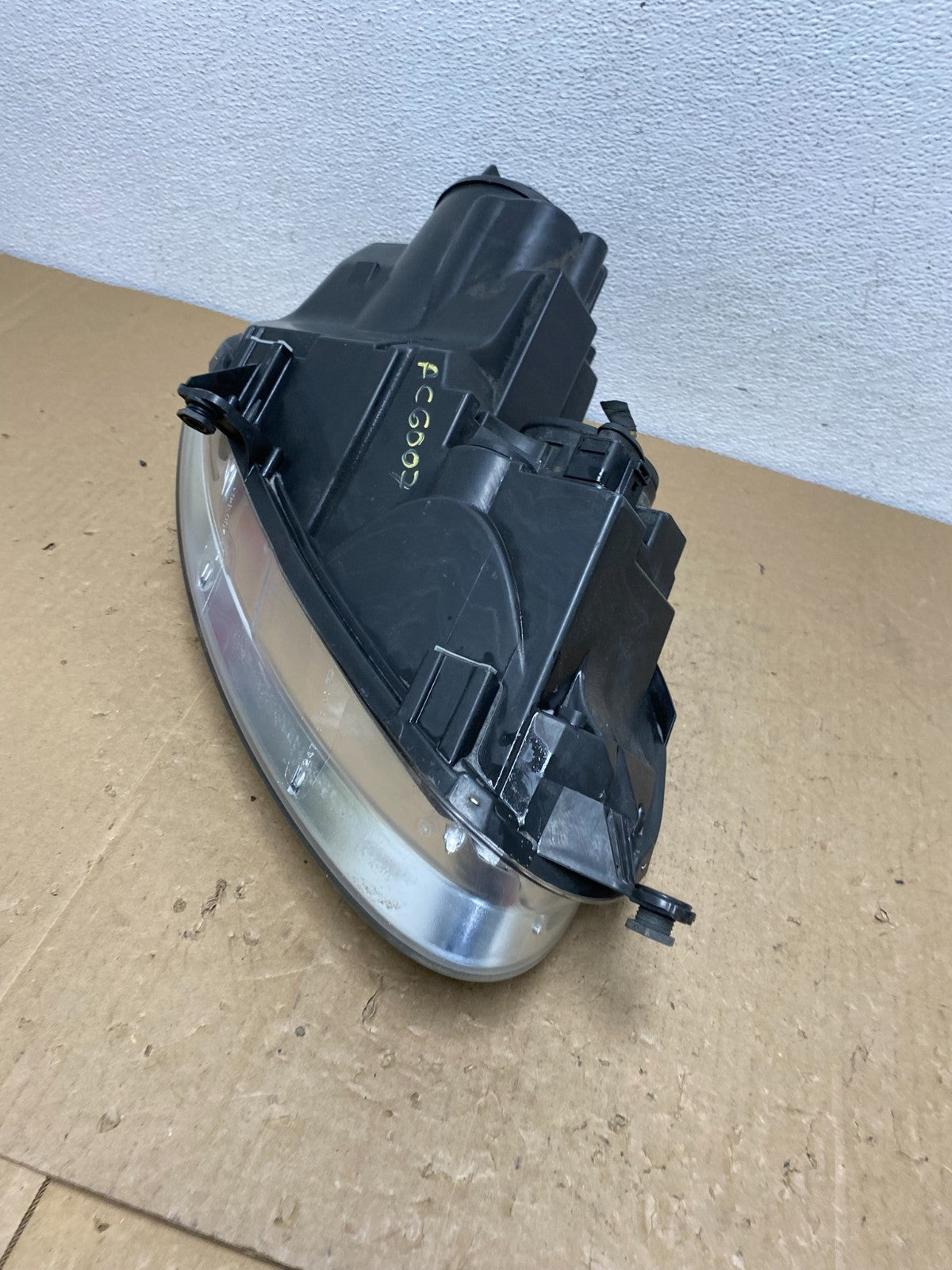 2005 to 2010 Volkswagen Jetta Left Driver LH Side Headlight Halogen AC6007 DW8