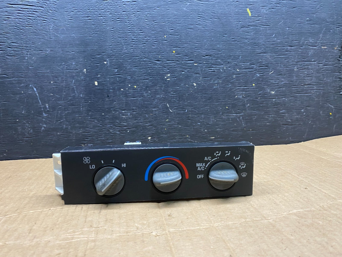 2001 - 2007 GMC Chevrolet Express 1500 Climate Control A/C M1808 DG0