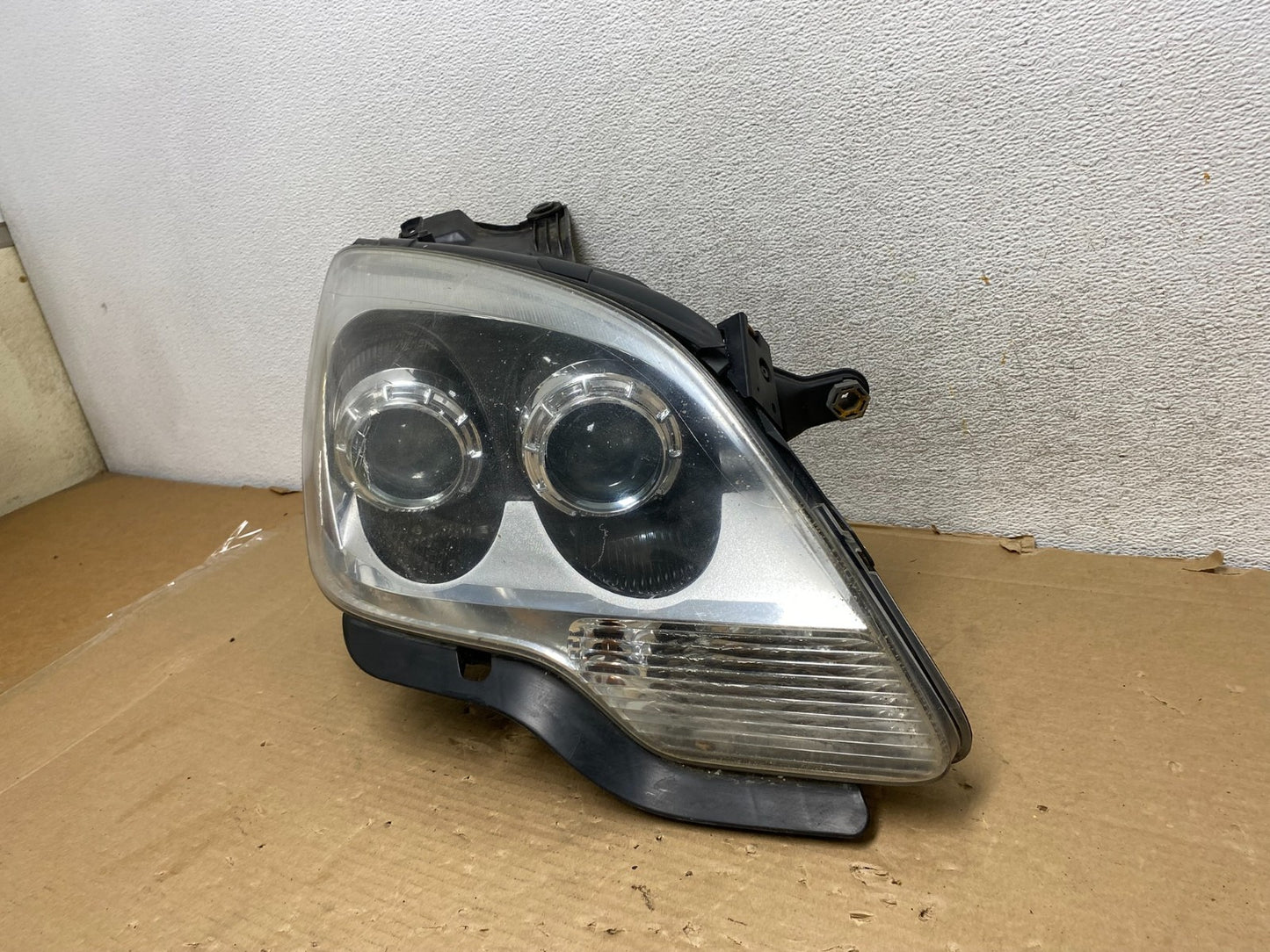2007-2012 Gmc Acadia Halogen Headlight Right Passenger Side AG9228 DW2