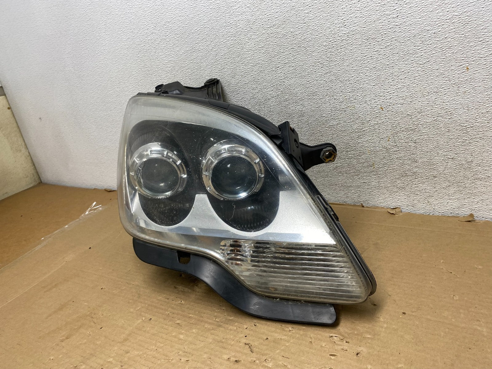 2007-2012 Gmc Acadia Halogen Headlight Right Passenger Side AG9228 DW2