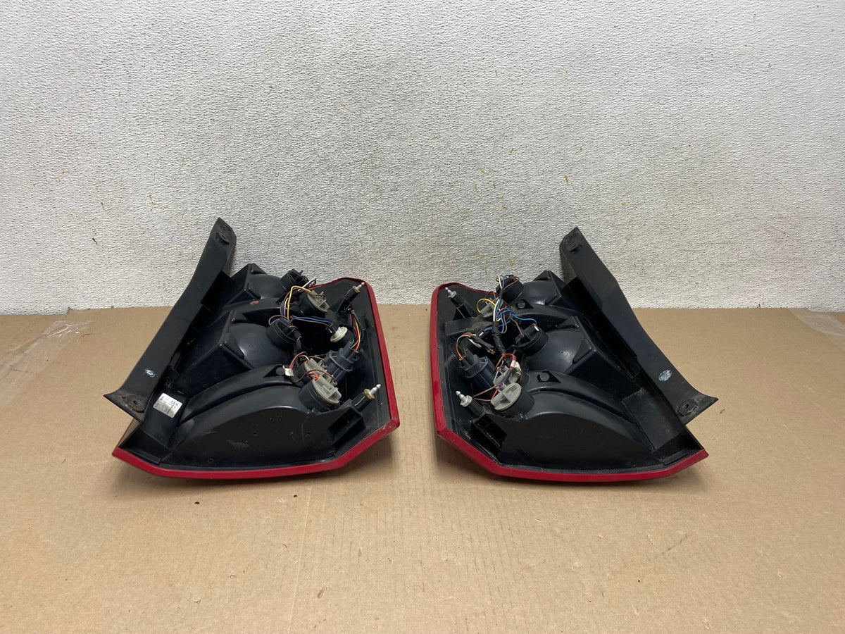 2005 - 2009 Land Rover LR3 Left+Right Side Tail Lights AH6674 LK7