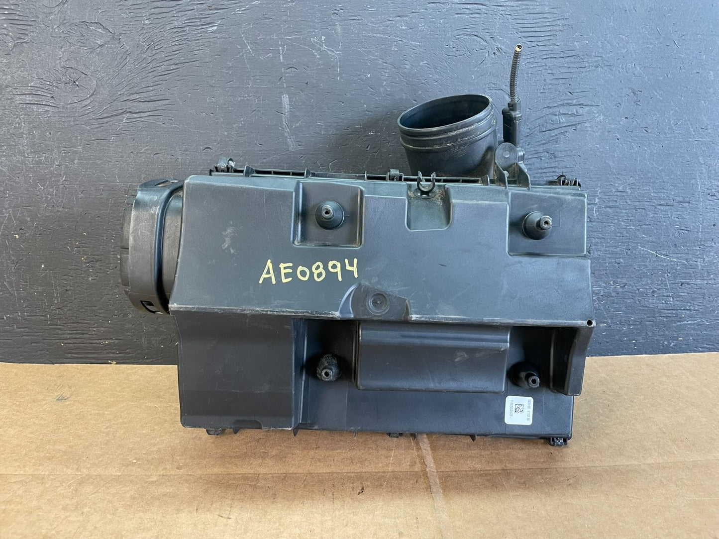2007 to 2010 BMW X5 Air Intake Cleaner Filter Housing Box AE08944