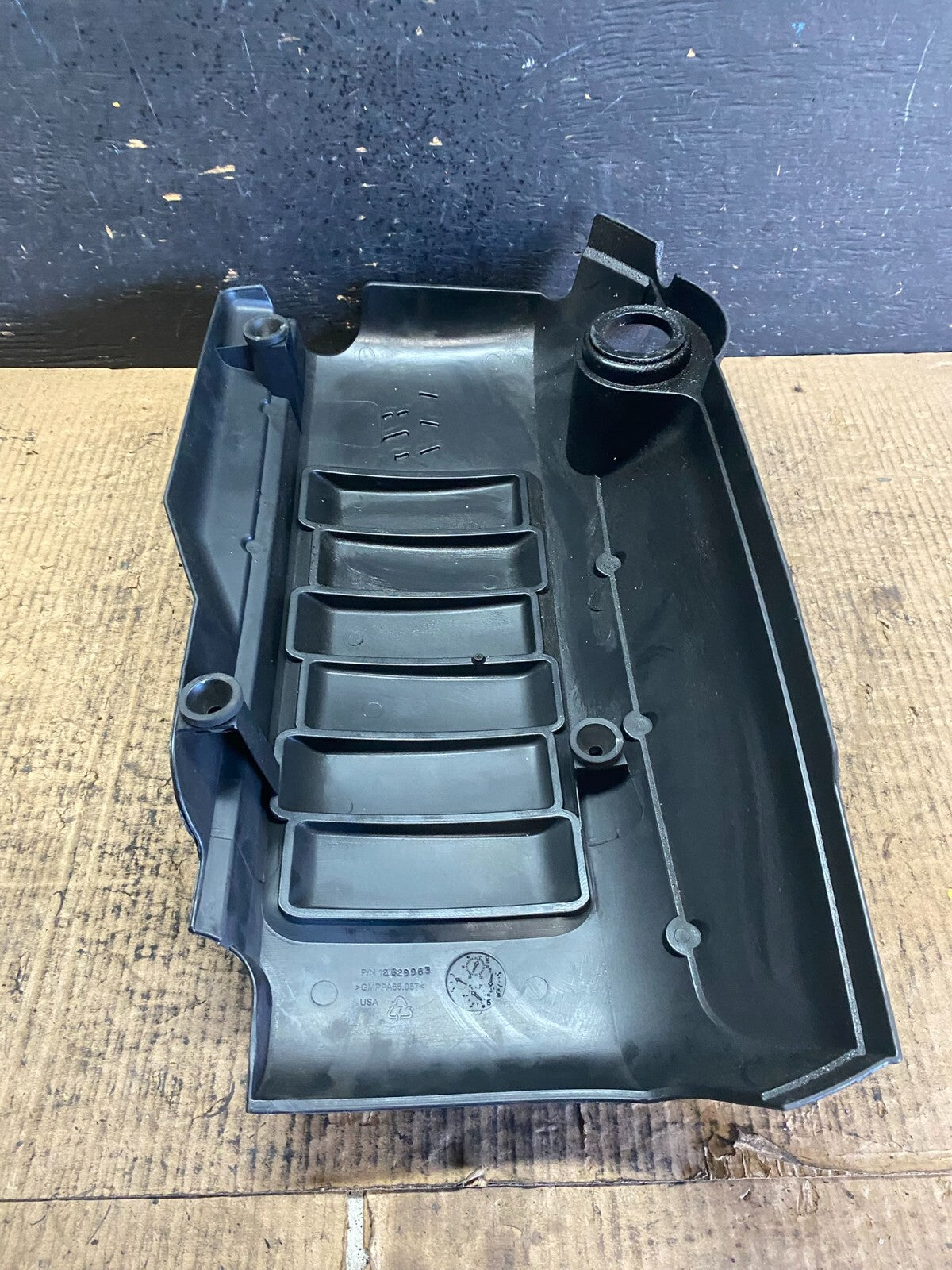 2007 to 2012 GMC Acadia 3.6L VVT Engine Cover Shield N1976 PS6