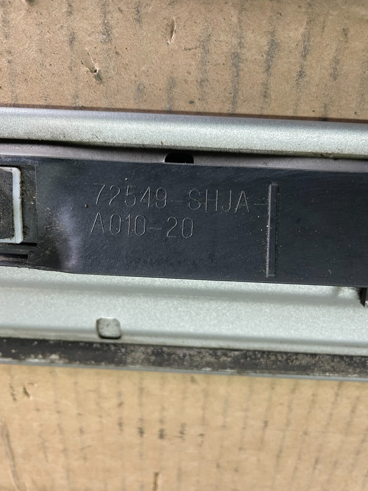 2005 to 2010 Honda Odyssey Right Side Rail Cover Quarter Trim Molding J3922 DG8