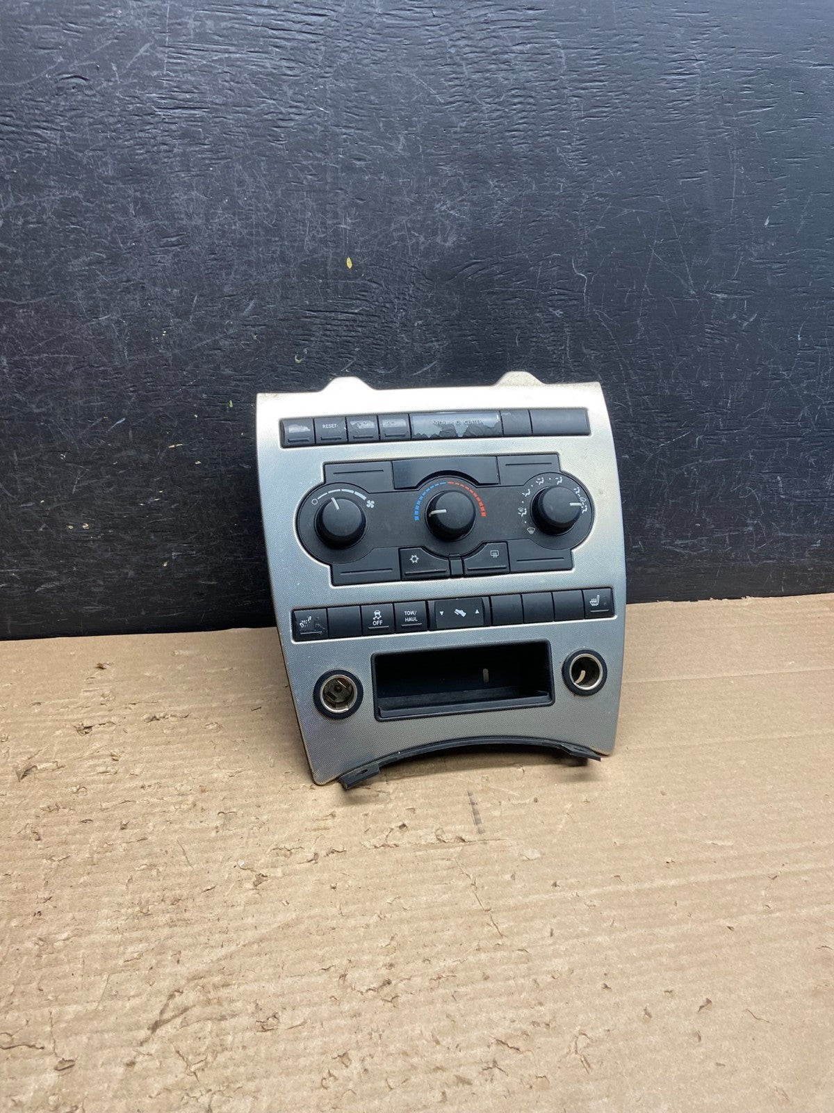 2005 2006 2007 Jeep Commander Grand Cherokee A/C Climate Control Bezel ag8586 DG0