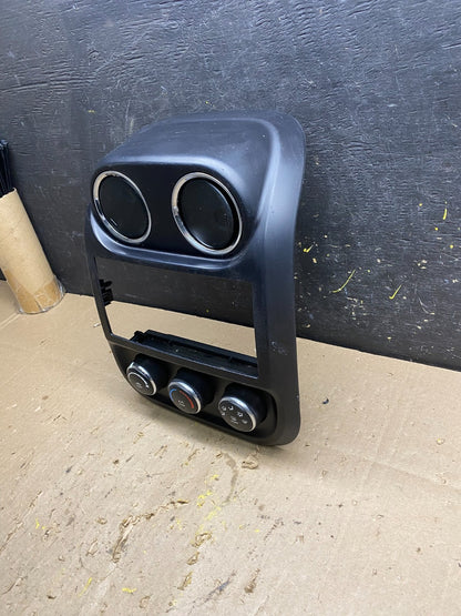 2011 to 2017 Jeep Compass Dash Climate Temperature Control Radio Bezel U5215 DG2