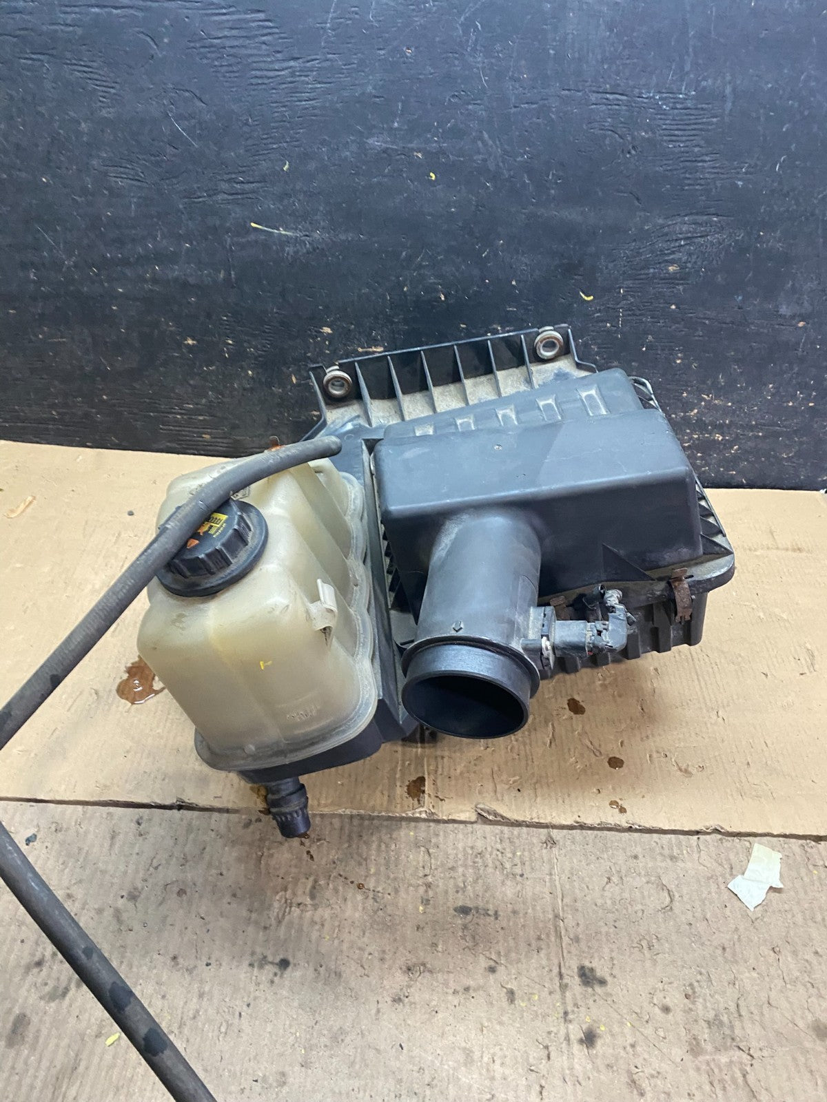 2011-2016 Ford F250 F350 Engine Coolant Reservoir Tank Air Cleaner Box X3140 DG2