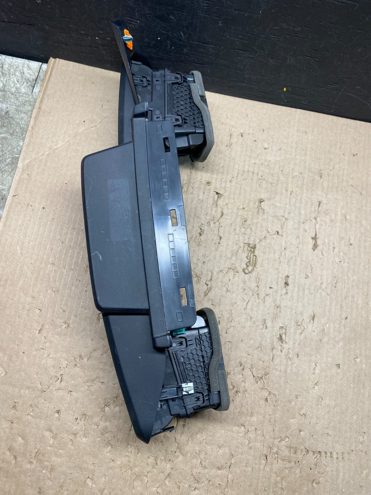 2020 to 2023 Ford Explorer Console Radio Display Screen Air Vents F8979 DG13